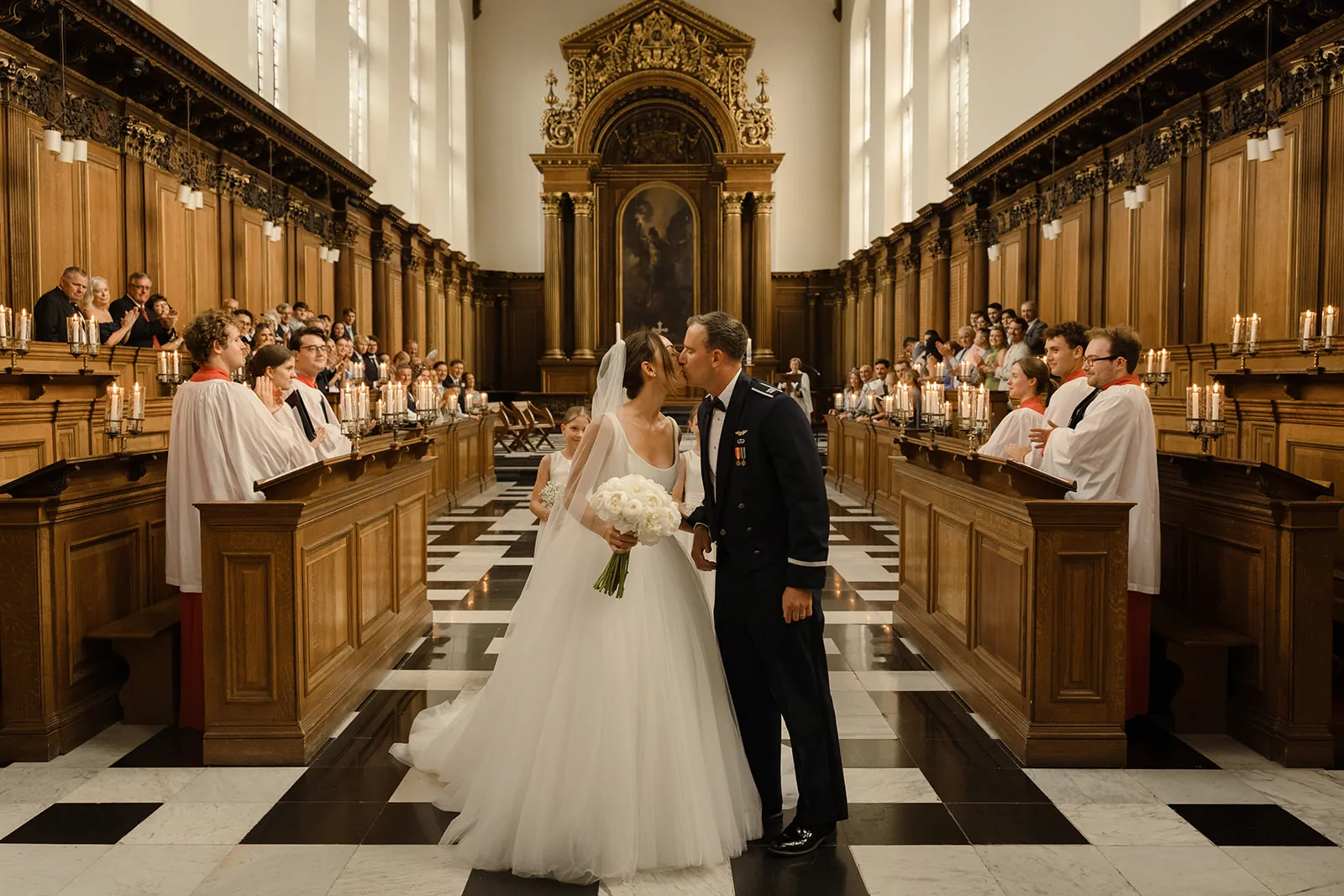 The kiss at the top of the aisle &mdash; Elizabeth and Evan
