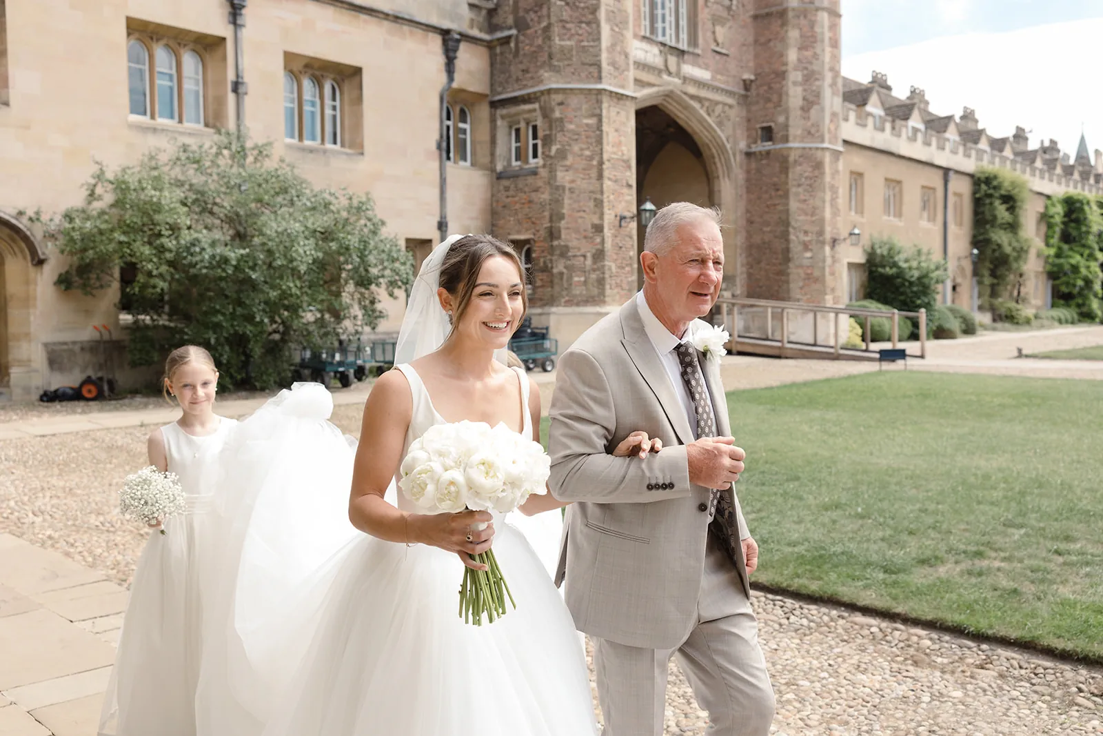 Elizabeth arriving at Trinity College with her father &mdash; Elizabeth and Evan